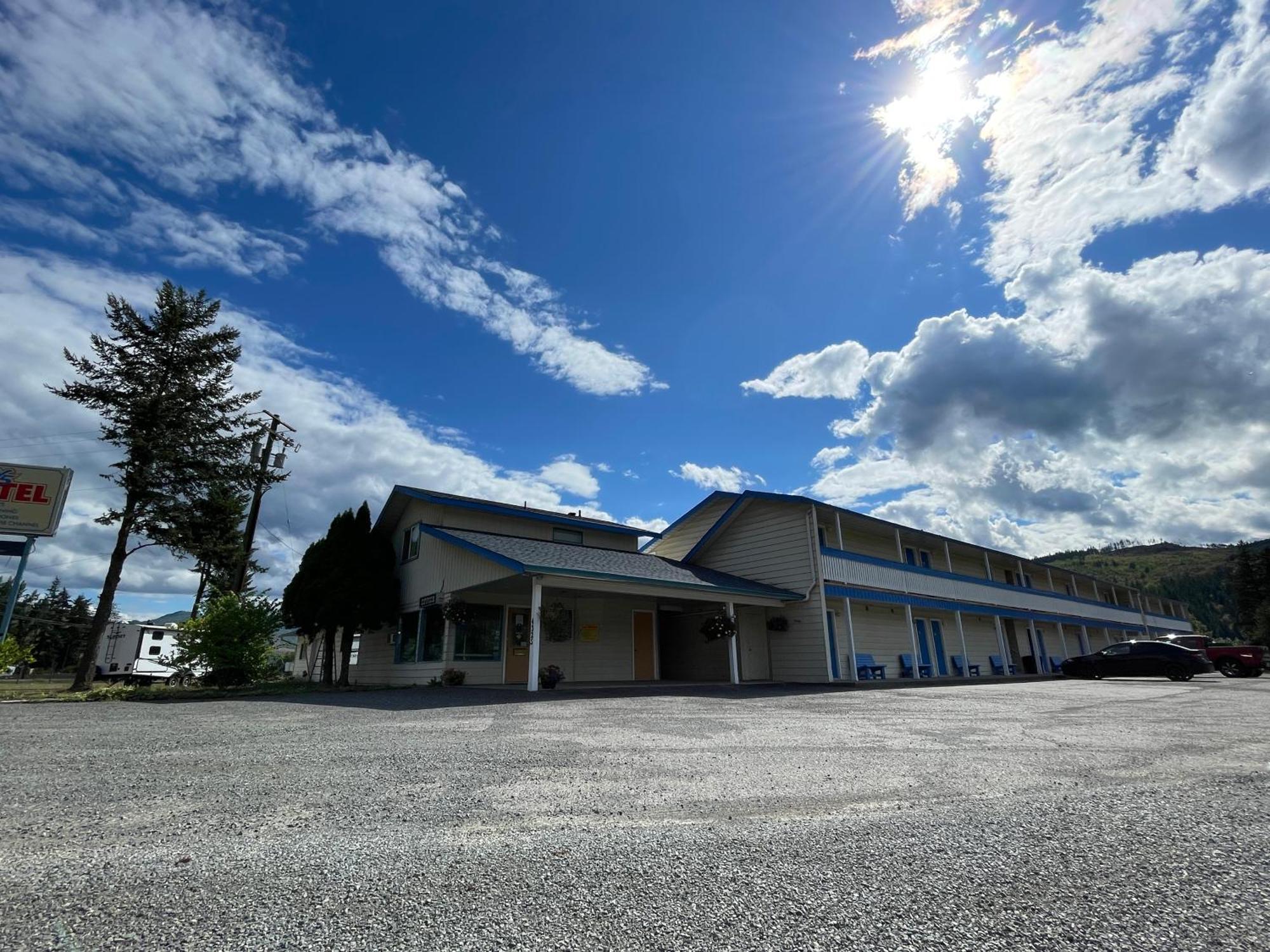 Y-5 Motel Barriere Экстерьер фото