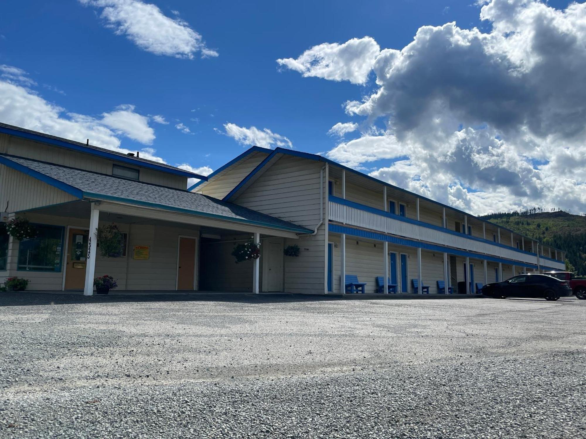 Y-5 Motel Barriere Экстерьер фото
